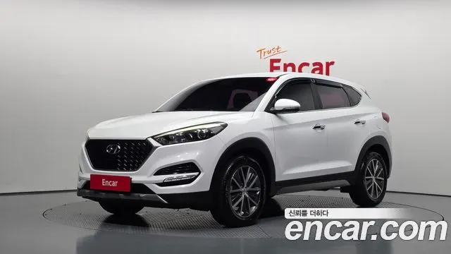 HYUNDAI TUCSON 2017 — 154 265 км, белый, Корея — под ключ — фото 1