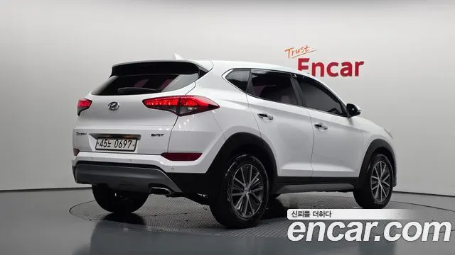 HYUNDAI TUCSON 2017 — 154 265 км, белый, Корея — под ключ — фото 2