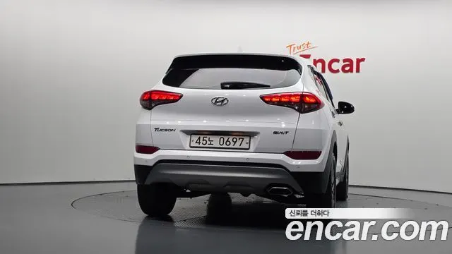 HYUNDAI TUCSON 2017 — 154 265 км, белый, Корея — под ключ — фото 4