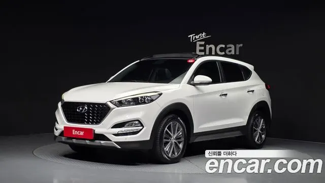 HYUNDAI TUCSON 2017 — 183 388 км, белый, Корея — под ключ — фото 1
