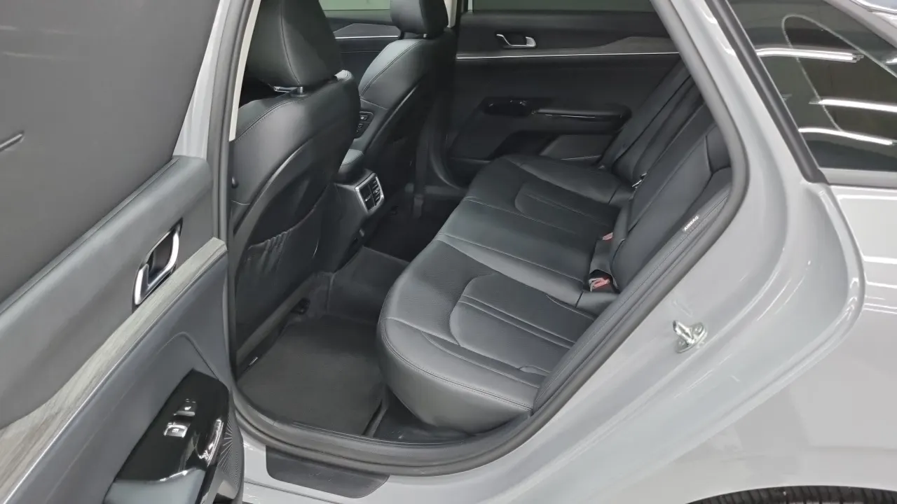 KIA K5 HYBRID 2024 — 25 533 км, серебристый, Корея — под ключ — фото 8