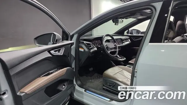 AUDI Q4 E-TRON 2022 — 45 055 км, серебристо-серый, Корея — под ключ — фото 10