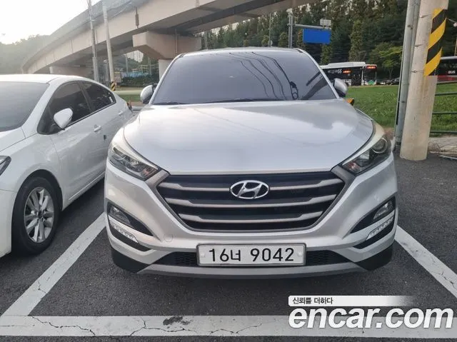 HYUNDAI TUCSON 2016 — 144 659 км, серебристый, Корея — под ключ — фото 3