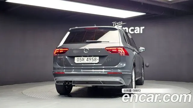 VOLKSWAGEN TIGUAN 2018 — 84 556 км, серый, Корея — под ключ — фото 4
