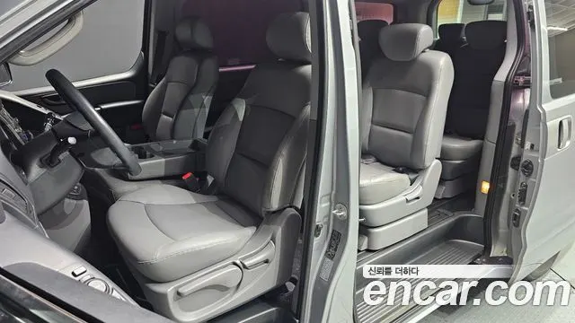 HYUNDAI GRAND STAREX 2014 — 178 001 км, серебристый, Корея — под ключ — фото 10
