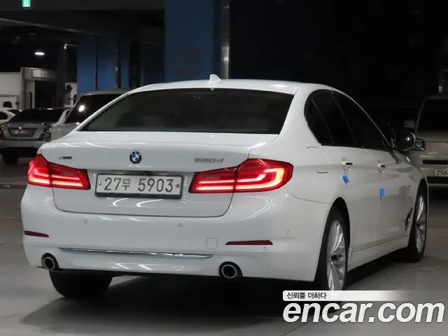 BMW 5 SERIES 2018 — 136 000 км, белый, Корея — под ключ — фото 2