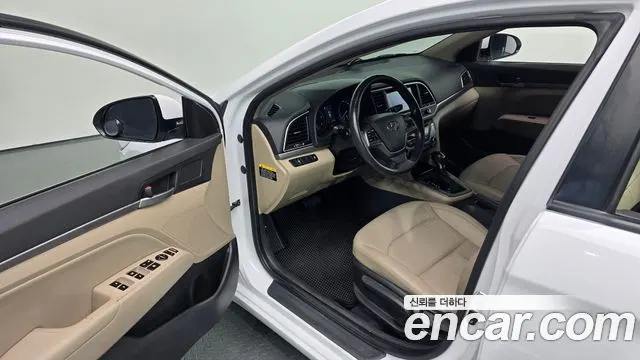 HYUNDAI AVANTE 2016 — 125 591 км, белый, Корея — под ключ — фото 11