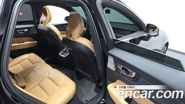 VOLVO XC60 2021 — 71 476 км, чёрный, Корея — под ключ — фото 11