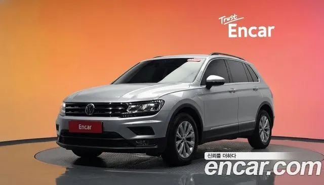 VOLKSWAGEN TIGUAN 2018 — 133 183 км, серебристый, Корея — под ключ — фото 2