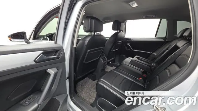 VOLKSWAGEN TIGUAN 2018 — 133 183 км, серебристый, Корея — под ключ — фото 12