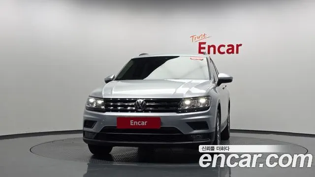 VOLKSWAGEN TIGUAN 2018 — 133 183 км, серебристый, Корея — под ключ — фото 3