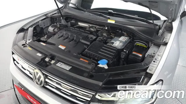 VOLKSWAGEN TIGUAN 2018 — 133 183 км, серебристый, Корея — под ключ — фото 6
