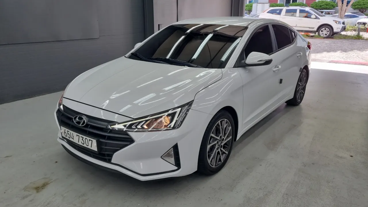 HYUNDAI AVANTE 2019 — 100 500 км, белый, Корея — под ключ — фото 12