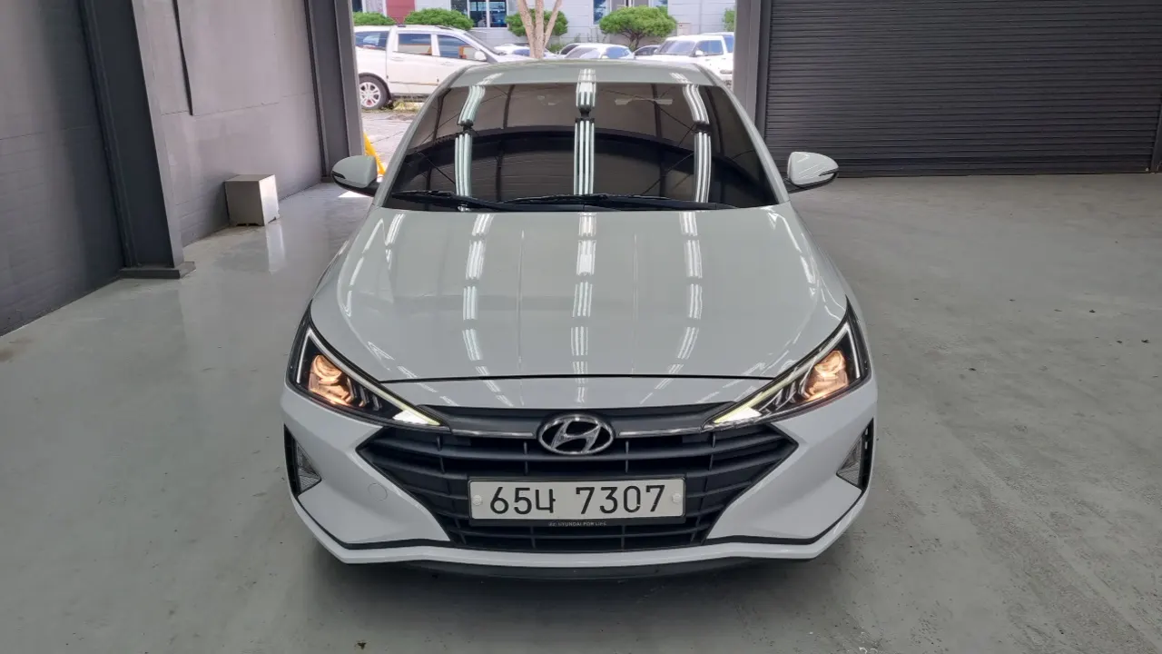 HYUNDAI AVANTE 2019 — 100 500 км, белый, Корея — под ключ — фото 3
