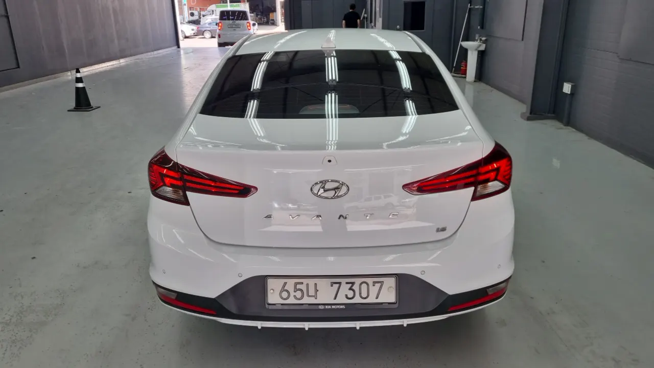 HYUNDAI AVANTE 2019 — 100 500 км, белый, Корея — под ключ — фото 4