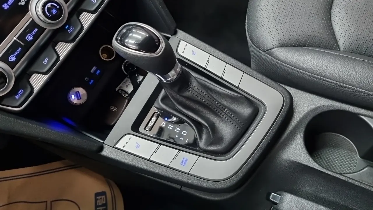 HYUNDAI AVANTE 2019 — 100 500 км, белый, Корея — под ключ — фото 9