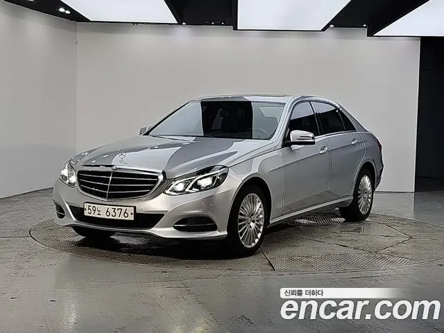 MERCEDES-BENZ E-CLASS W212 2014 — 113 454 км, серебристый, Корея — под ключ — фото 1