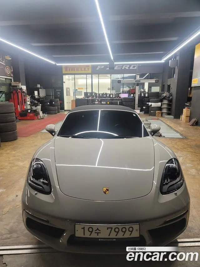 PORSCHE 718 BOXSTER 2024 — 18 000 км, серебристо-серый, Корея — под ключ — фото 12