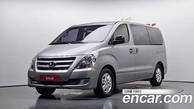 HYUNDAI GRAND STAREX 2017 — 143 562 км, серебристый, Корея — под ключ — фото 1