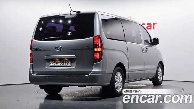 HYUNDAI GRAND STAREX 2017 — 143 562 км, серебристый, Корея — под ключ — фото 2