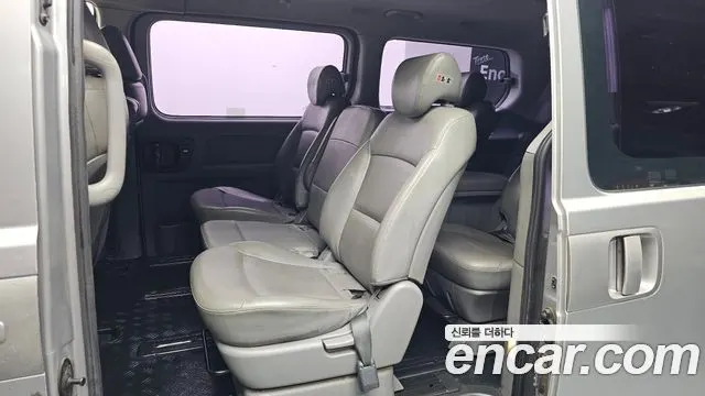 HYUNDAI GRAND STAREX 2017 — 143 562 км, серебристый, Корея — под ключ — фото 11