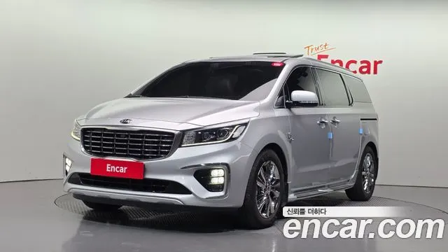 KIA CARNIVAL 2019 — 106 554 км, серебристый, Корея — под ключ — фото 1