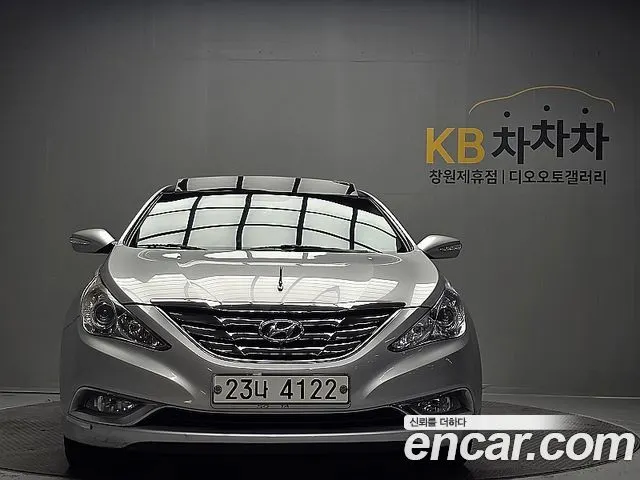 HYUNDAI SONATA 2010 — 131 478 км, серебристо-серый, Корея — под ключ — фото 2