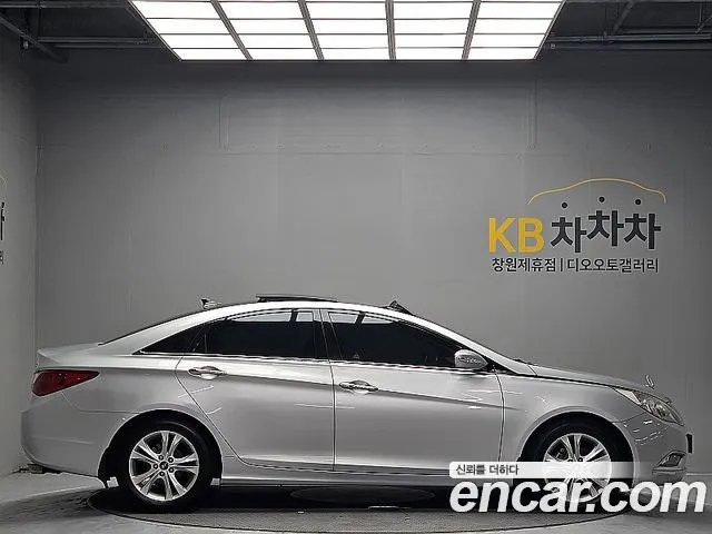 HYUNDAI SONATA 2010 — 131 478 км, серебристо-серый, Корея — под ключ — фото 3