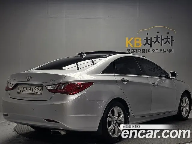 HYUNDAI SONATA 2010 — 131 478 км, серебристо-серый, Корея — под ключ — фото 4