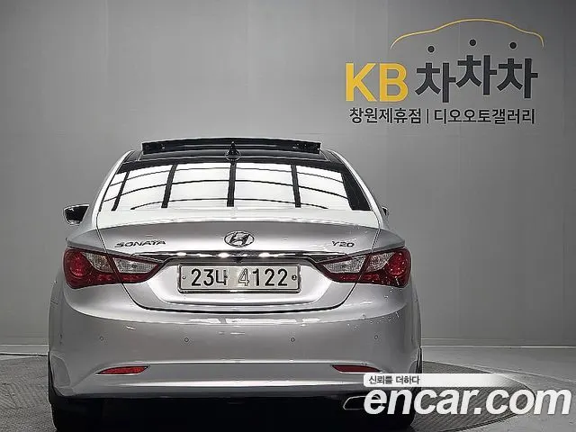 HYUNDAI SONATA 2010 — 131 478 км, серебристо-серый, Корея — под ключ — фото 5