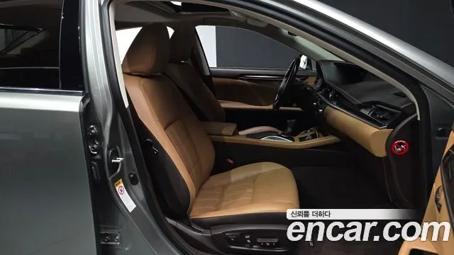 LEXUS ES300H 2018 — 66 086 км, серебристо-серый, Корея — под ключ — фото 11