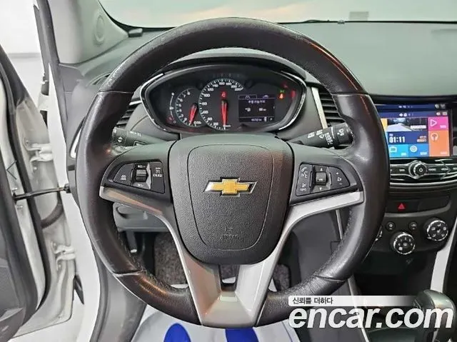 CHEVROLET TRAX 2019 — 65 693 км, белый, Корея — под ключ — фото 9