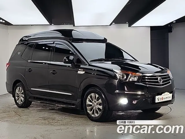 KGM KORANDO TURISMO 2017 — 174 000 км, чёрный, Корея — под ключ — фото 2