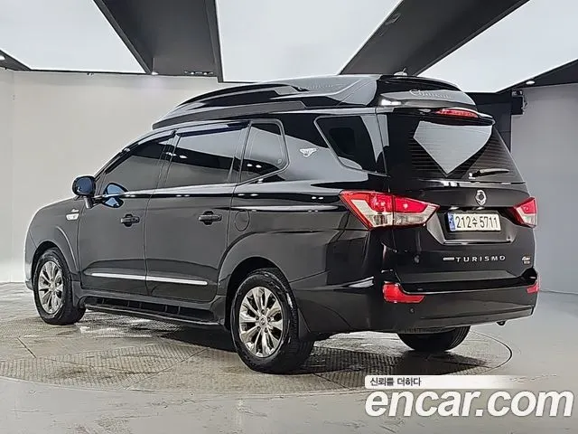 KGM KORANDO TURISMO 2017 — 174 000 км, чёрный, Корея — под ключ — фото 3