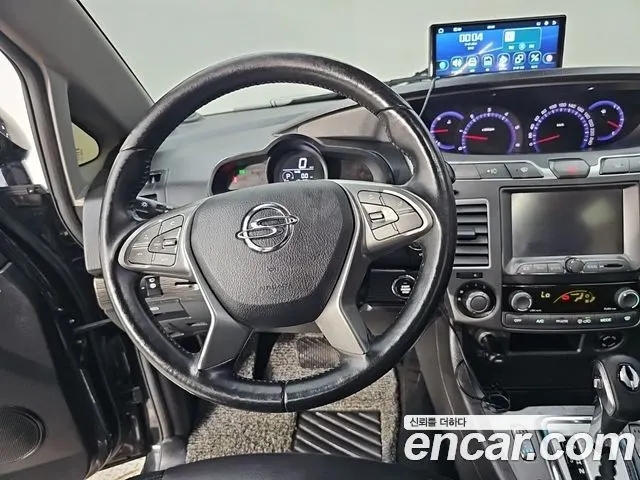 KGM KORANDO TURISMO 2017 — 174 000 км, чёрный, Корея — под ключ — фото 9