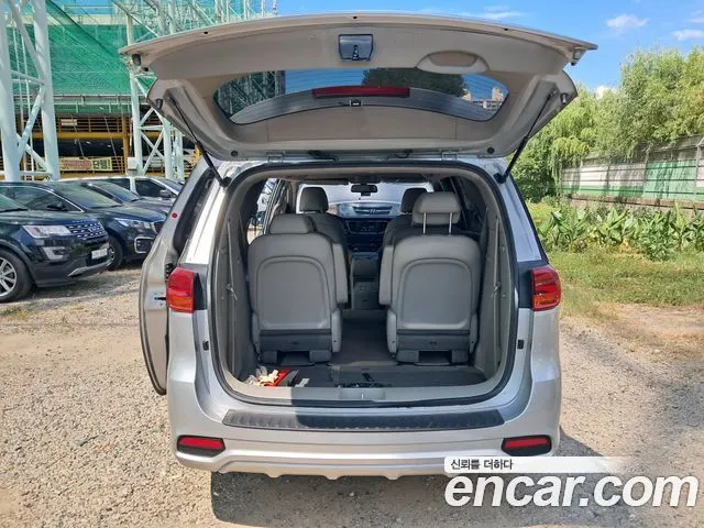 KIA CARNIVAL 2019 — 23 918 км, серебристый, Корея — под ключ — фото 2