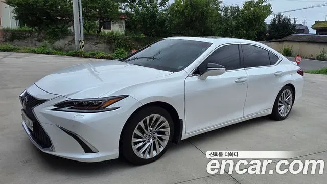 LEXUS ES300H 2019 — 132 487 км, белый-перламутр, Корея — под ключ — фото 1