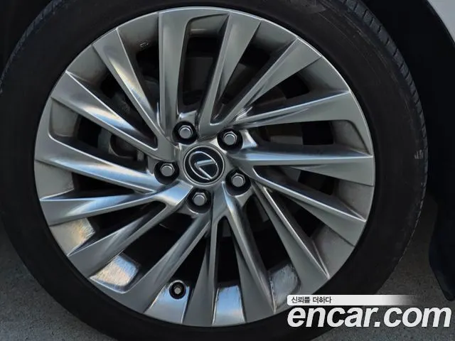 LEXUS ES300H 2019 — 132 487 км, белый-перламутр, Корея — под ключ — фото 5