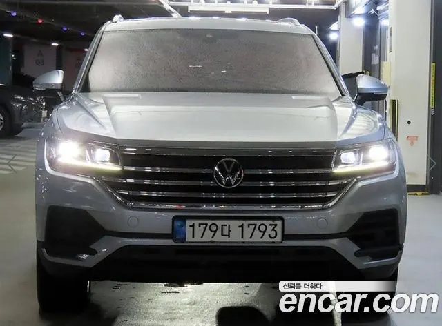 VOLKSWAGEN TOUAREG 2021 — 60 872 км, серебристо-серый, Корея — под ключ — фото 2