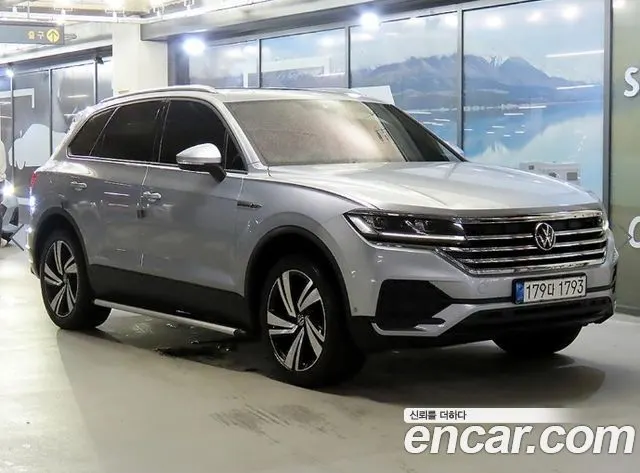 VOLKSWAGEN TOUAREG 2021 — 60 872 км, серебристо-серый, Корея — под ключ — фото 12