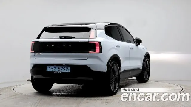 VOLVO EX30 CROSS 2026 — 4 620 км, светло-серебристый, Корея — под ключ — фото 2