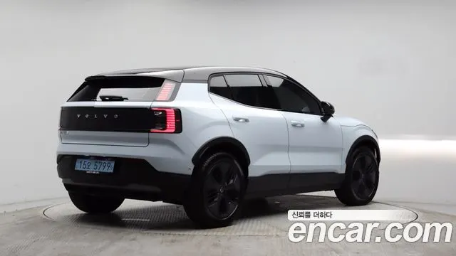 VOLVO EX30 CROSS 2026 — 4 620 км, светло-серебристый, Корея — под ключ — фото 4