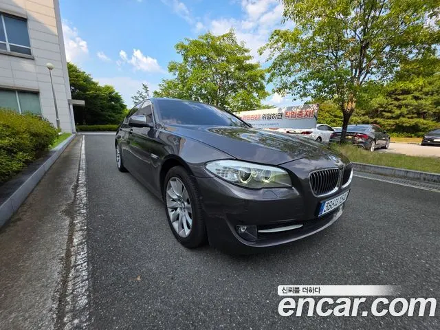 BMW 5 SERIES 2013 — 129 500 км, коричневый, Корея — под ключ — фото 2