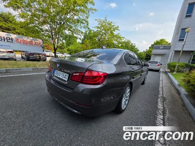 BMW 5 SERIES 2013 — 129 500 км, коричневый, Корея — под ключ — фото 4