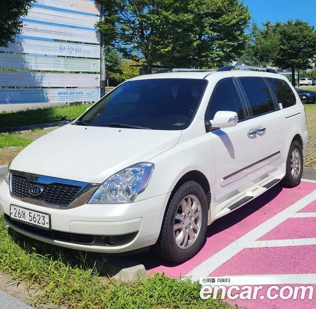 KIA CARNIVAL R 2012