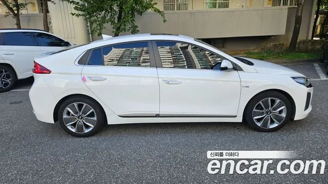 HYUNDAI IONIQ HYBRID 2017 — 95 702 км, белый, Корея — под ключ — фото 1