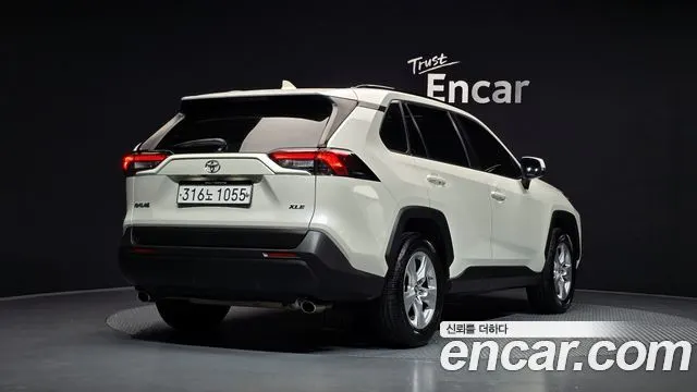TOYOTA RAV4 2019 — 64 645 км, белый, Корея — под ключ — фото 2