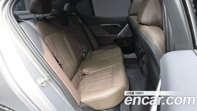 BMW 5 SERIES 2025 — 10 565 км, светло-золотистый, Корея — под ключ — фото 12