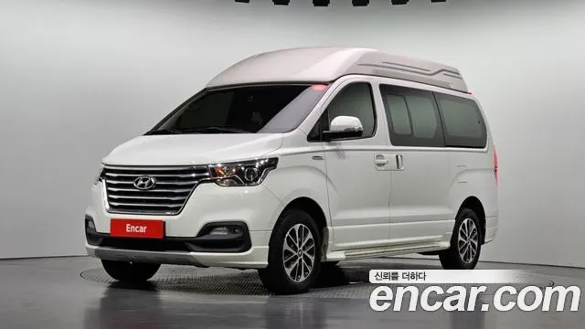 HYUNDAI GRAND STAREX 2019 — 105 017 км, белый, Корея — под ключ — фото 1