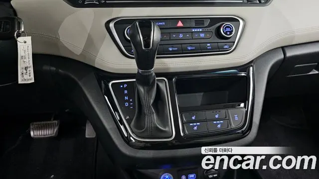 HYUNDAI GRAND STAREX 2019 — 105 017 км, белый, Корея — под ключ — фото 9
